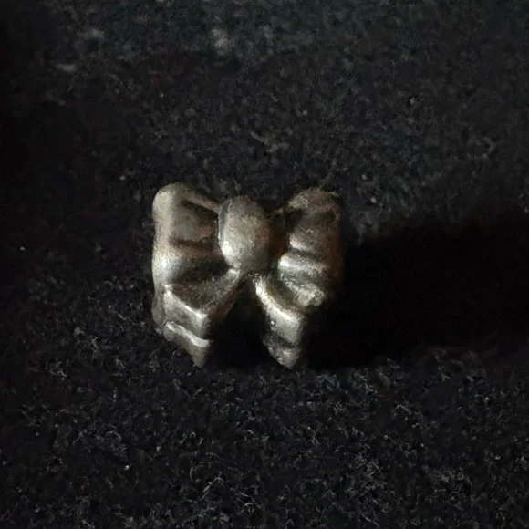 Pandora Retired Bow Charm - Picture 2 of 3
